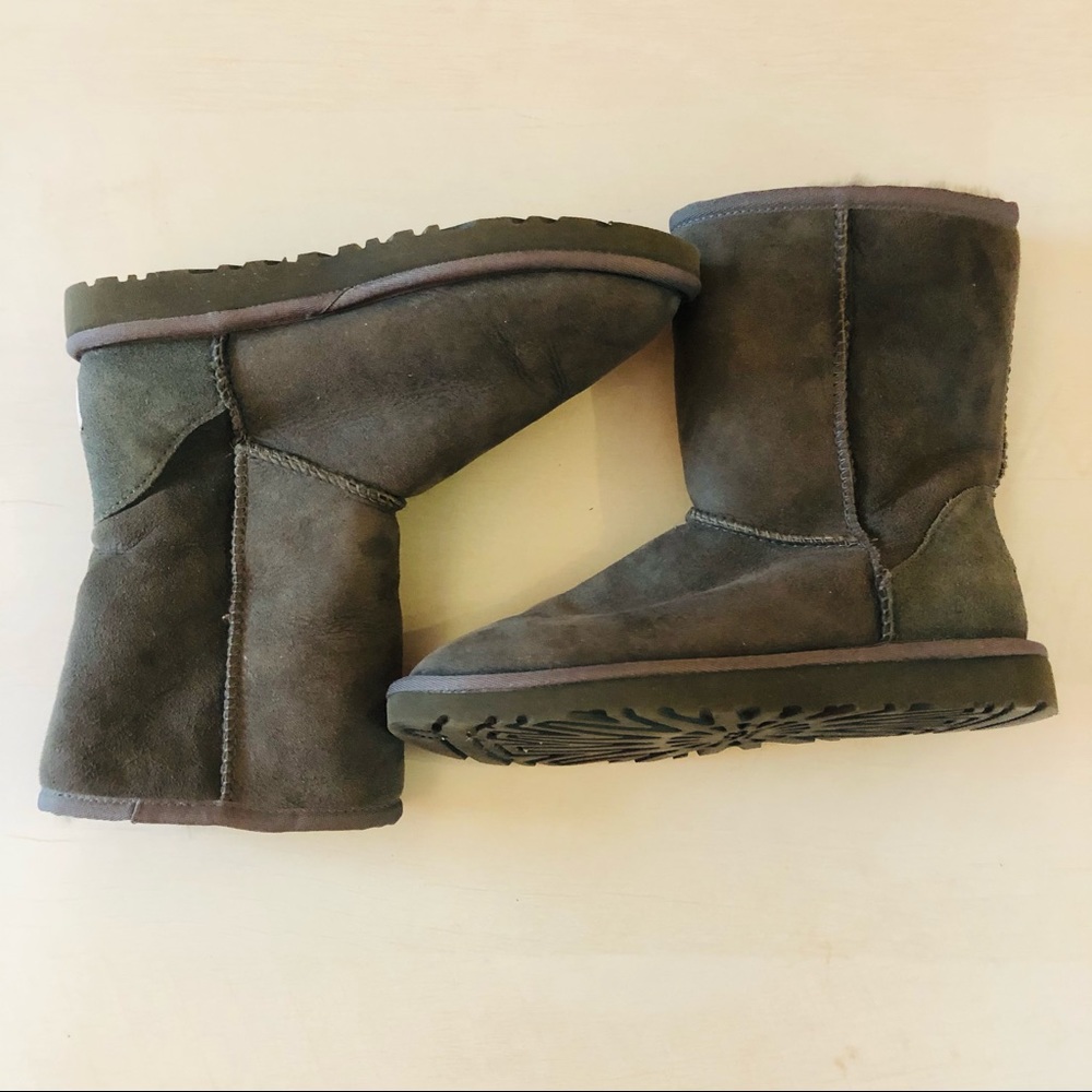 UGG Australia Classic Short Gray Boots| SZ US 5